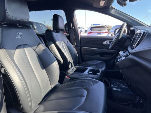 Used 2023 Chrysler Pacifica Touring-L w/ S Appearance Package image 26