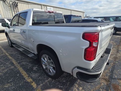 Used 2024 Chevrolet Silverado 1500 High Country w/ High Country Premium Package AWD/4WD image 3