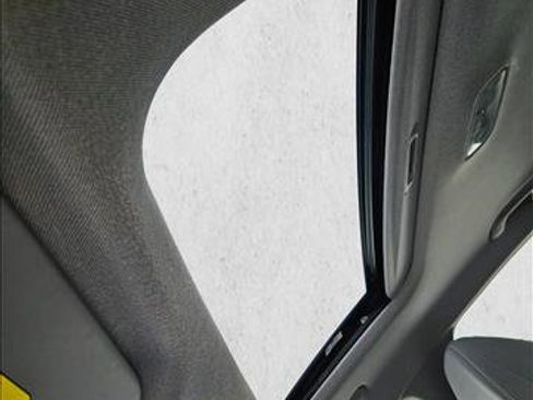 Used 2025 Hyundai Elantra SEL image 17