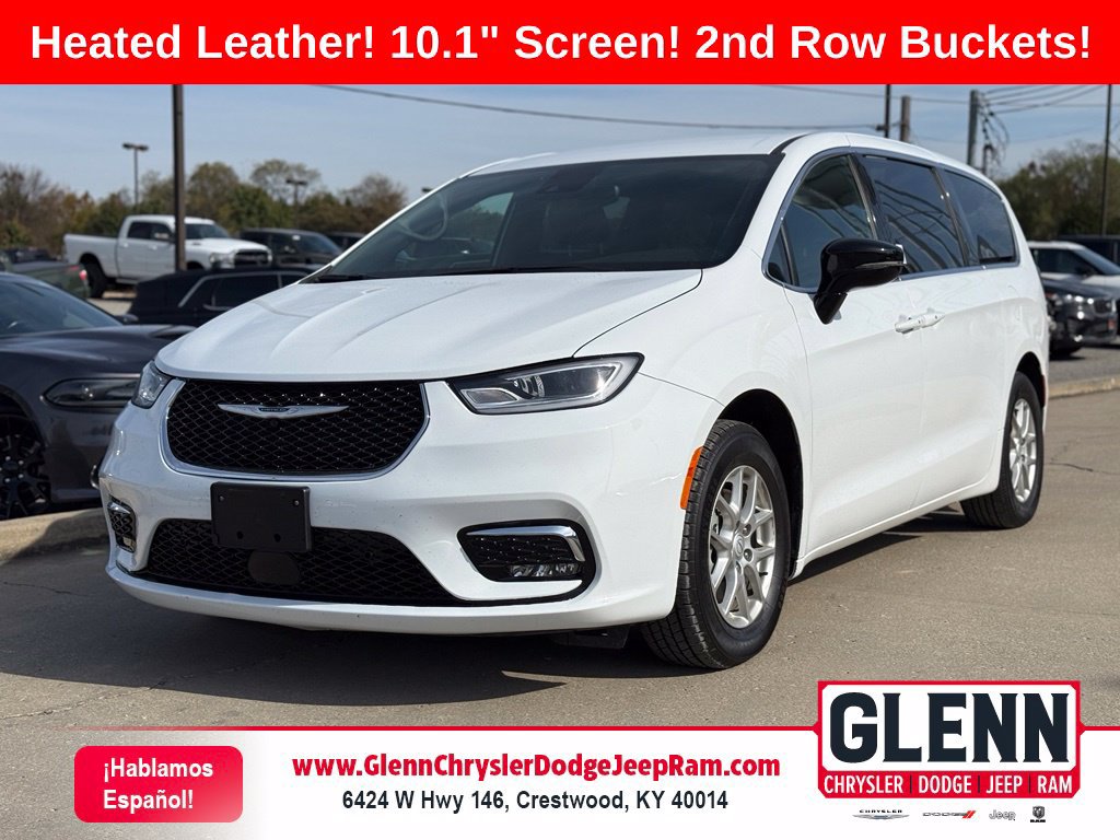 Used 2025 Chrysler Pacifica Select FWD image 1