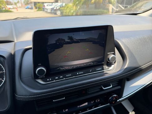 Used 2025 Nissan Rogue SV FWD image 25