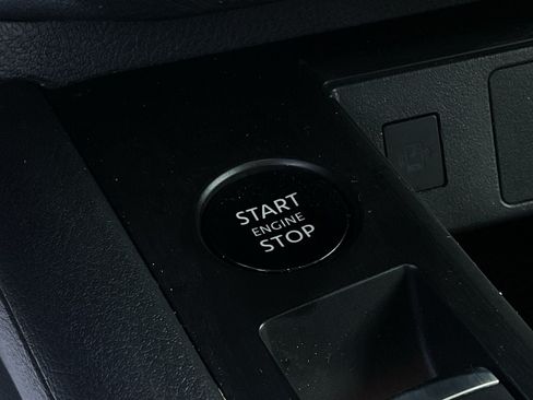 Used 2025 Nissan Kicks SV FWD image 22