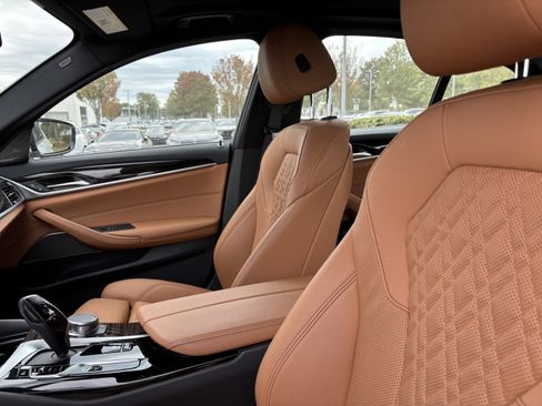 Used 2023 BMW 530e w/ Premium Package image 16