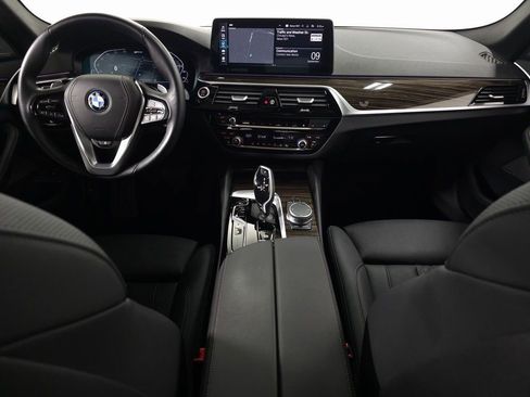 Used 2023 BMW 530e xDrive w/ Premium Package image 15