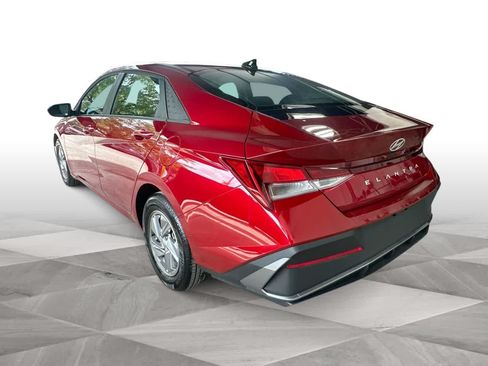 Used 2025 Hyundai Elantra SE FWD image 6
