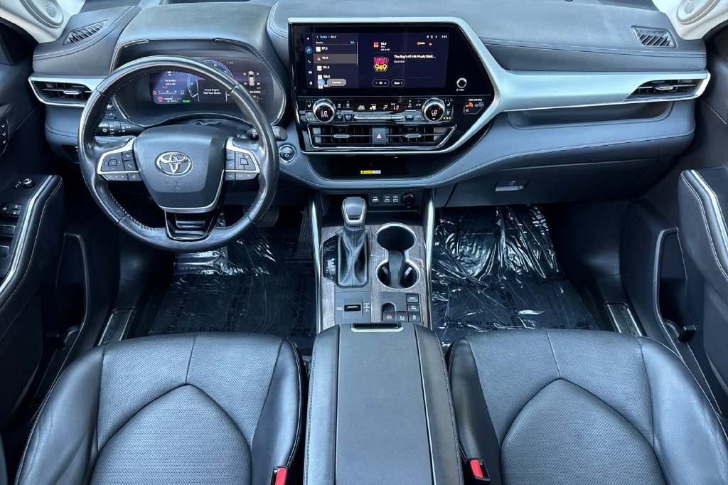 Used 2023 Toyota Highlander Platinum AWD/4WD image 12