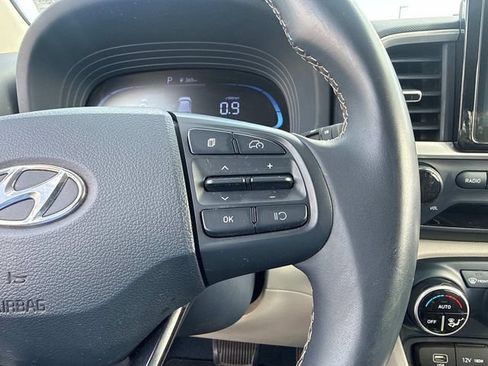 Used 2024 Hyundai Venue Limited FWD image 30