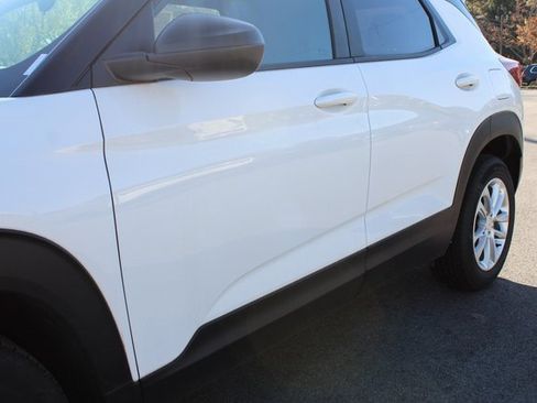 Used 2024 Chevrolet TrailBlazer LS w/ LS Convenience Package image 43