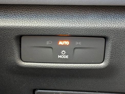 New 2026 Volkswagen Tiguan SE R-Line image 17