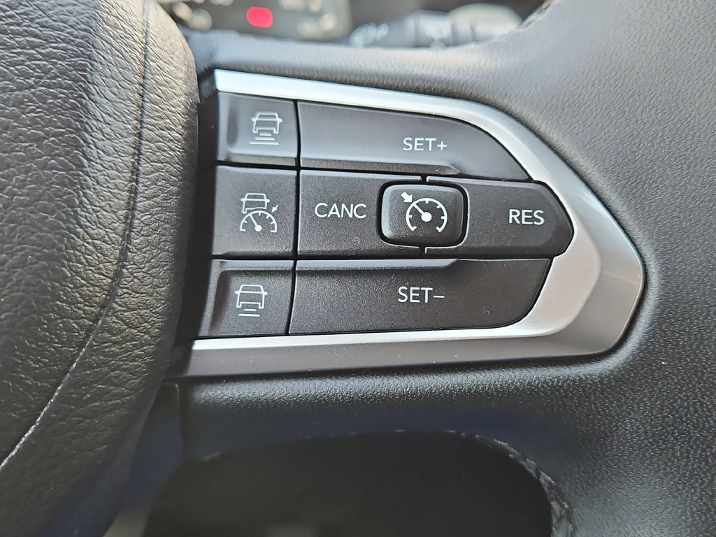 Used 2025 Jeep Compass Limited AWD/4WD image 22