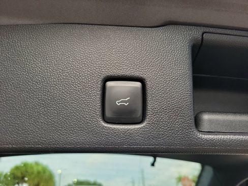 Used 2021 Ford Escape SEL w/ Technology Package FWD image 7