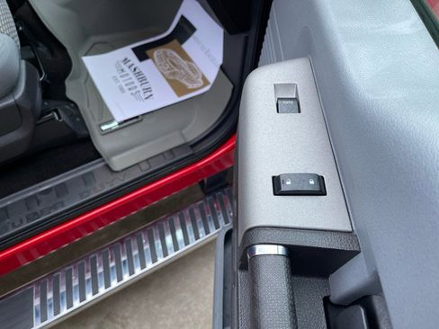 Used 2015 Ford F250 XLT w/ XLT Premium Package image 42