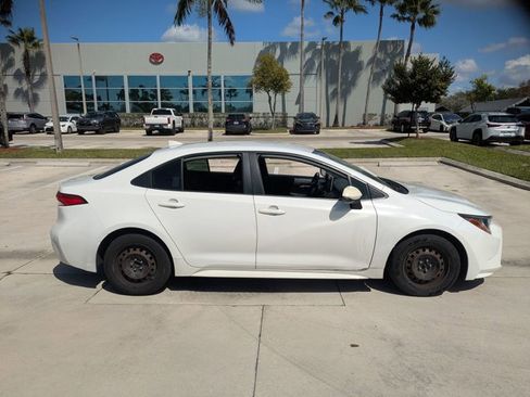 Used 2020 Toyota Corolla LE image 4