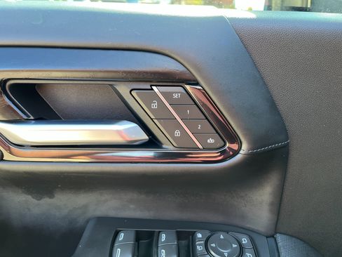 Used 2025 GMC Sierra 2500 AT4X image 11