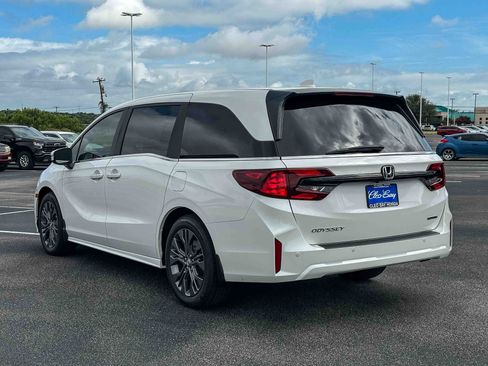 New 2026 Honda Odyssey Touring image 8