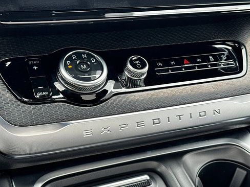 New 2026 Ford Expedition Max Platinum w/ Stealth Performance Package AWD/4WD image 21