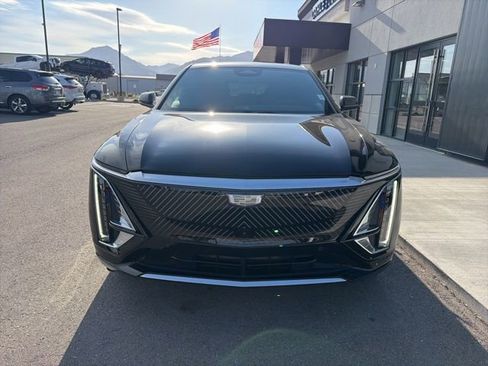 Used 2024 Cadillac Lyriq Luxury AWD/4WD image 2