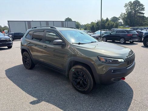 Used 2020 Jeep Cherokee Trailhawk w/ Comfort/Convenience Group AWD/4WD image 9