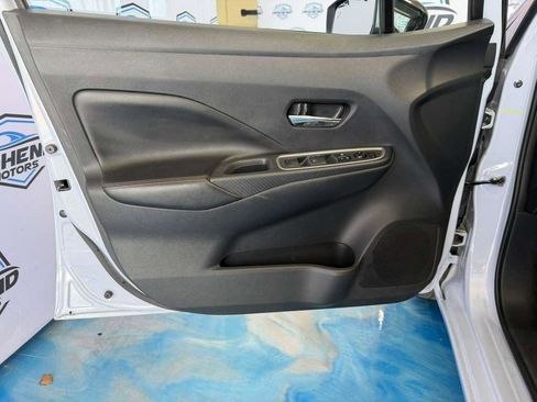 Used 2024 Nissan Versa SR image 11