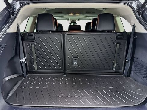 Used 2021 Toyota Highlander XLE image 31