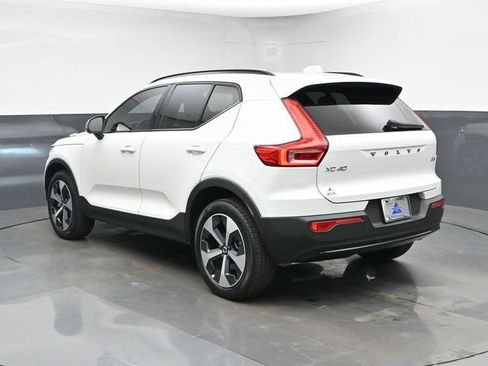 Used 2024 Volvo XC40 B5 Plus AWD/4WD image 8