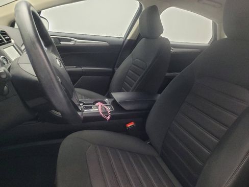 Used 2020 Ford Fusion SE FWD image 17