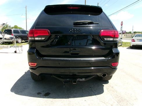 Used 2018 Jeep Grand Cherokee Altitude RWD image 9
