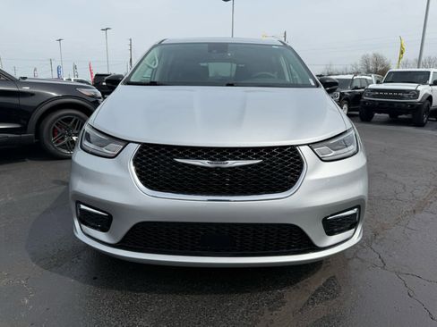 Used 2024 Chrysler Pacifica Limited image 25