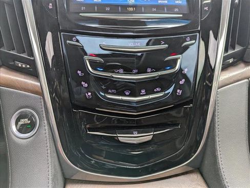 Used 2017 Cadillac Escalade ESV Premium Luxury RWD image 19