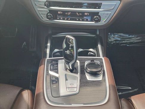 Used 2022 BMW 750Li xDrive AWD/4WD image 12