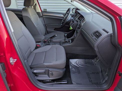 Used 2019 Volkswagen Golf S w/ Driver Assistance Package image 29