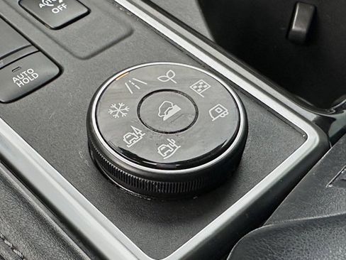 Used 2022 Nissan Pathfinder SV image 37