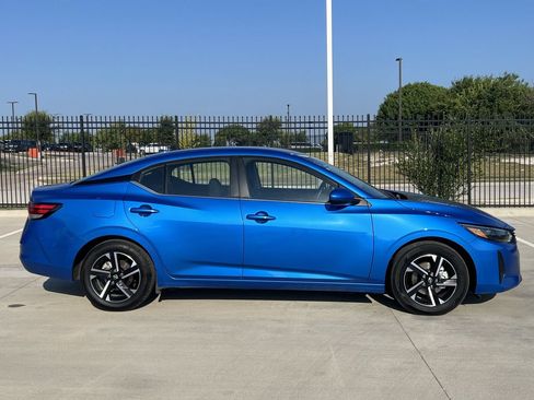 Used 2025 Nissan Sentra SV FWD image 3