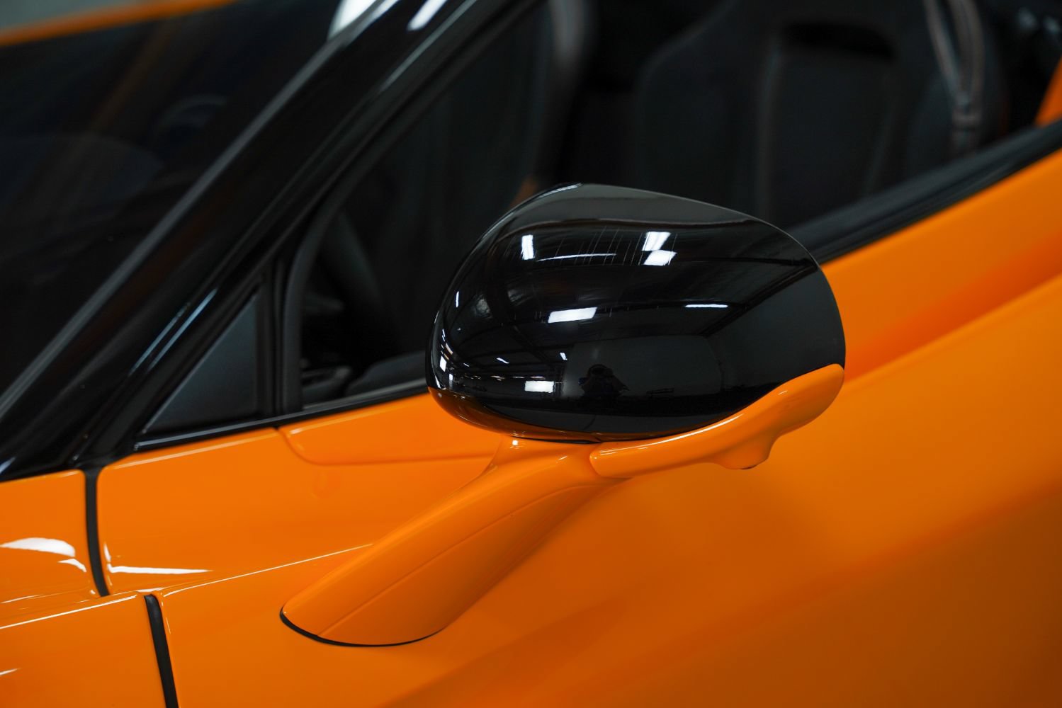 Used 2024 McLaren 750S Spider RWD image 15