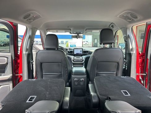 Used 2022 Ford Explorer XLT w/ Equipment Group 202A image 25