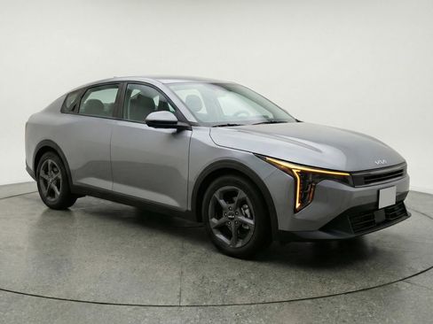 Used 2025 Kia K4 FWD image 1