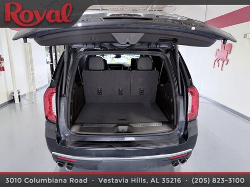 Used 2023 GMC Yukon XL Denali w/ Denali Reserve Package RWD image 6
