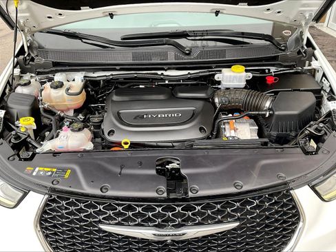 Used 2023 Chrysler Pacifica Touring-L FWD image 30