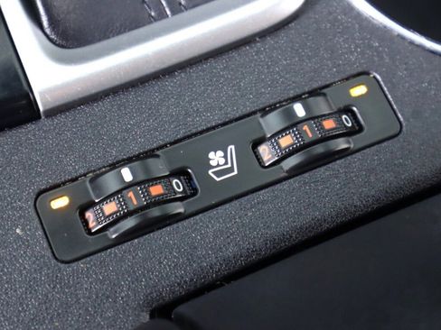 Used 2019 Toyota Highlander Limited AWD/4WD image 25