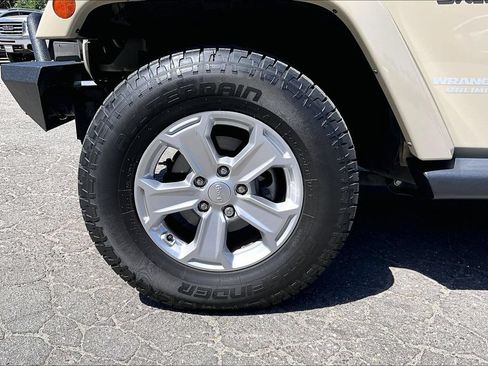 Used 2017 Jeep Wrangler Unlimited Sahara w/ Quick Order Package 24E Chief AWD/4WD image 8