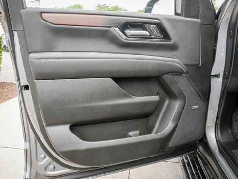 Used 2026 GMC Yukon Denali w/ Sun & Power Step Package AWD/4WD image 17
