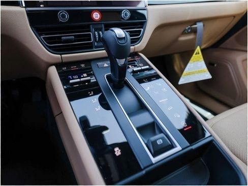 New 2025 Porsche Macan AWD/4WD image 20