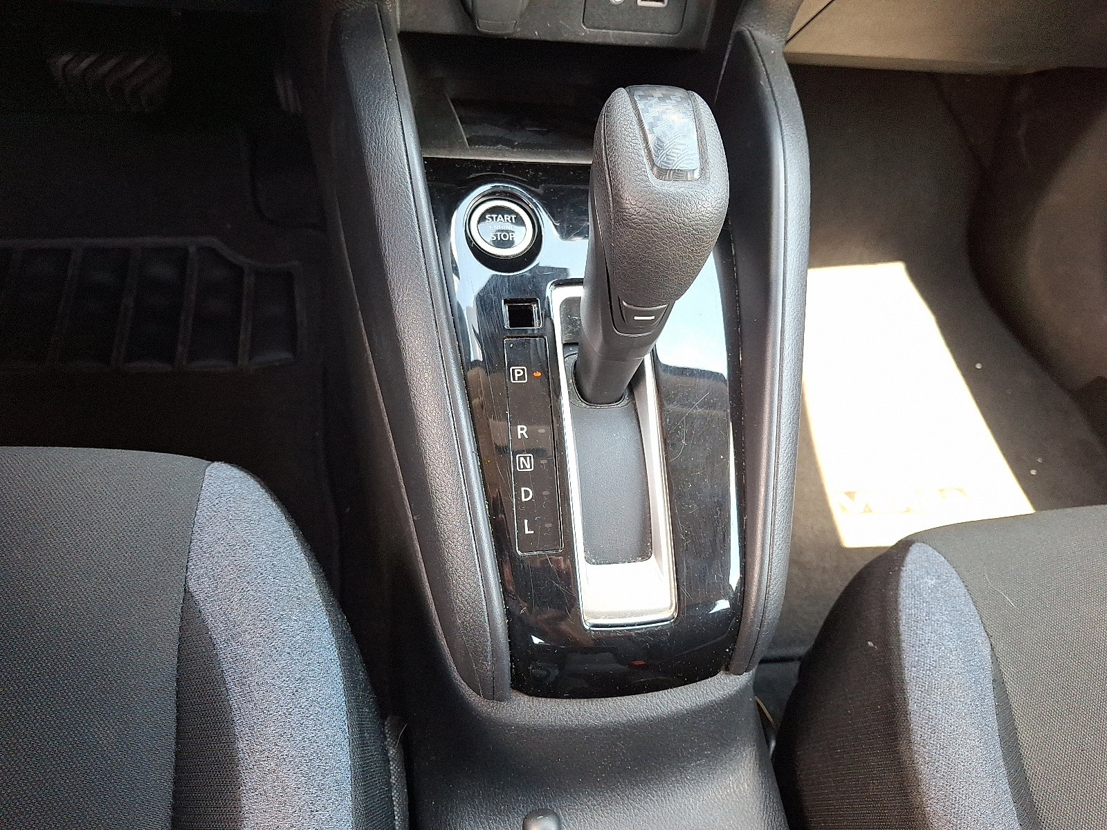 Used 2025 Nissan Versa SV FWD image 17
