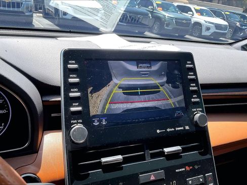 Used 2019 Toyota Avalon Limited FWD image 21