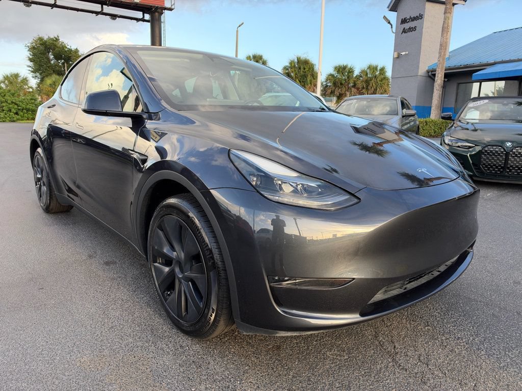 Used 2025 Tesla Model Y Long Range RWD image 4