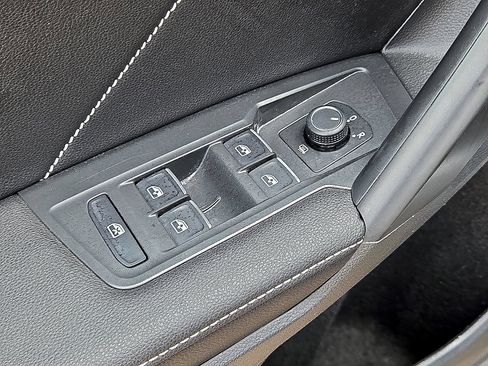 Used 2022 Volkswagen Tiguan SE FWD image 22
