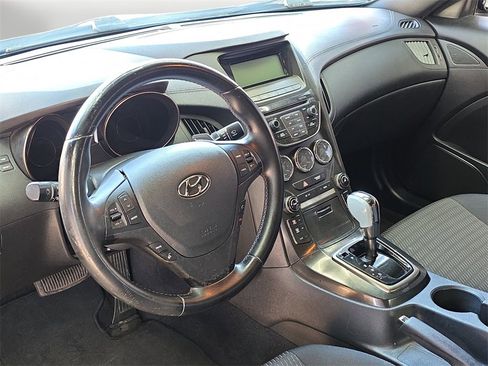 Used 2013 Hyundai Genesis 2.0T image 11