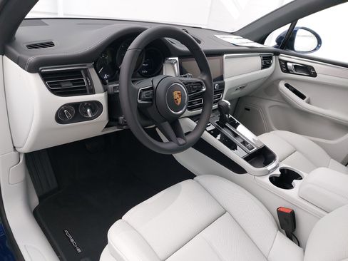 New 2026 Porsche Macan AWD/4WD image 18