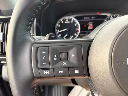 Used 2025 Nissan Pathfinder SV AWD/4WD image 19