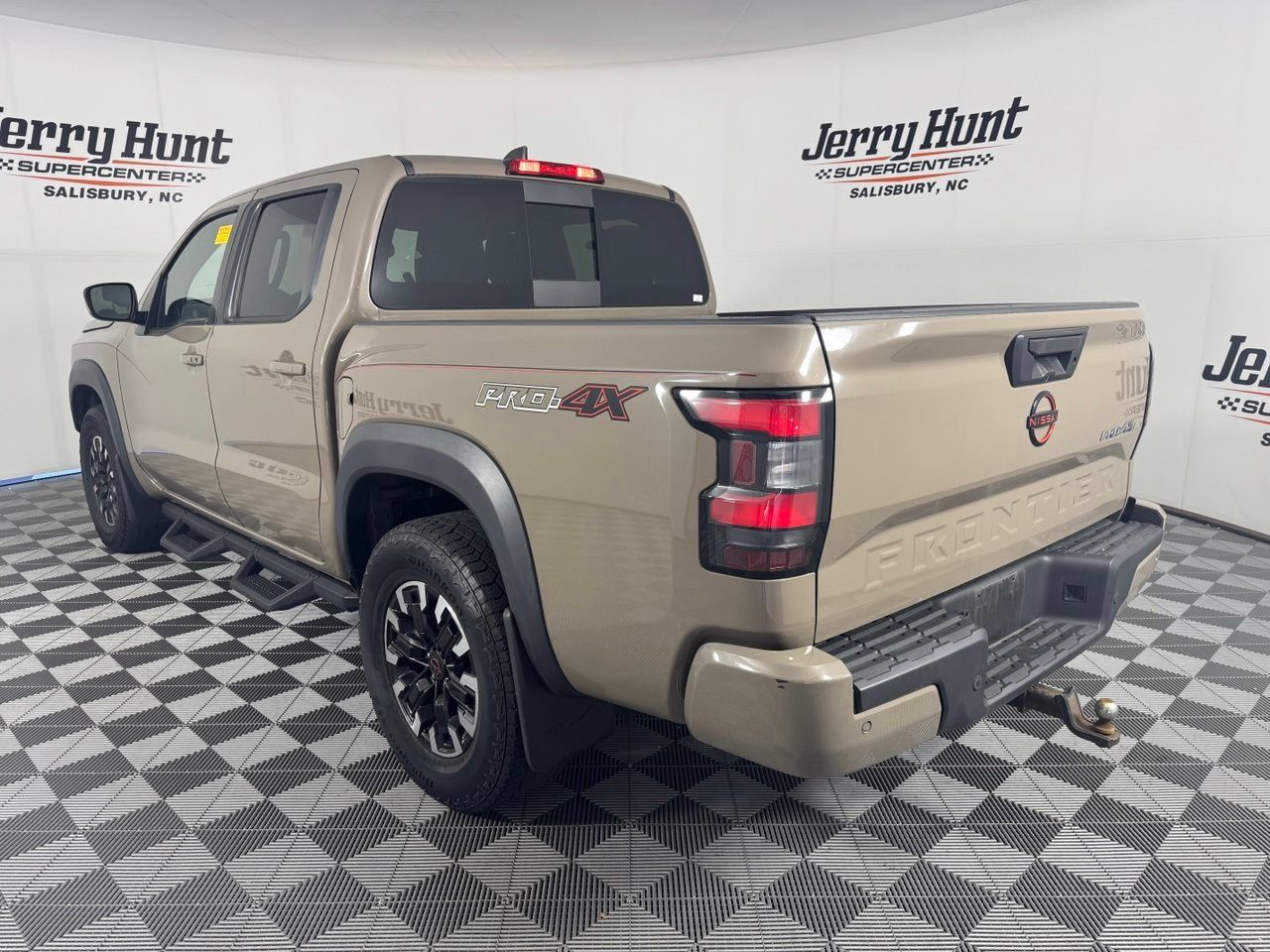 Used 2023 Nissan Frontier PRO-4X w/ Technology Package AWD/4WD image 9